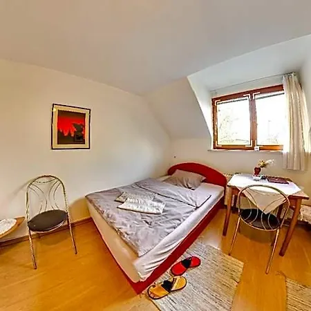 Piero Hostal