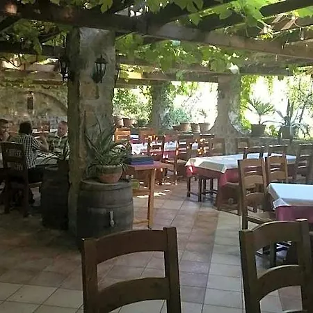 بيت شباب Piero